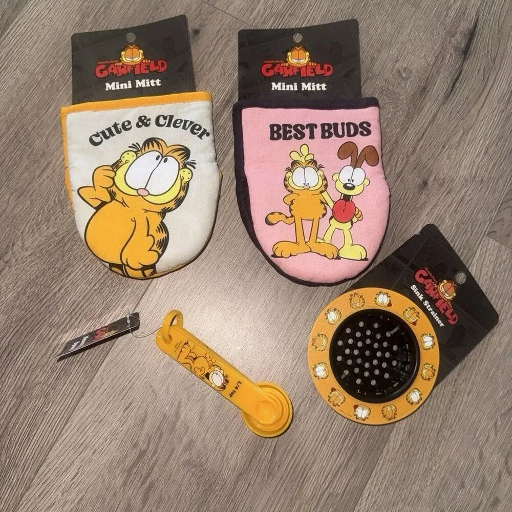 Garfield kitchen set with mini mitts and grater #garfield #kitchen